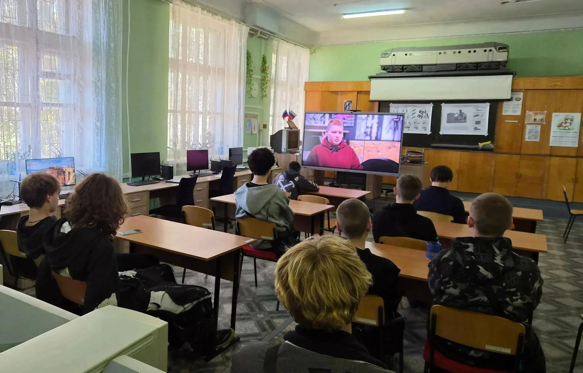 В Луганском технологическом колледже прошёл важный разговор о самом главном — о нашем з...