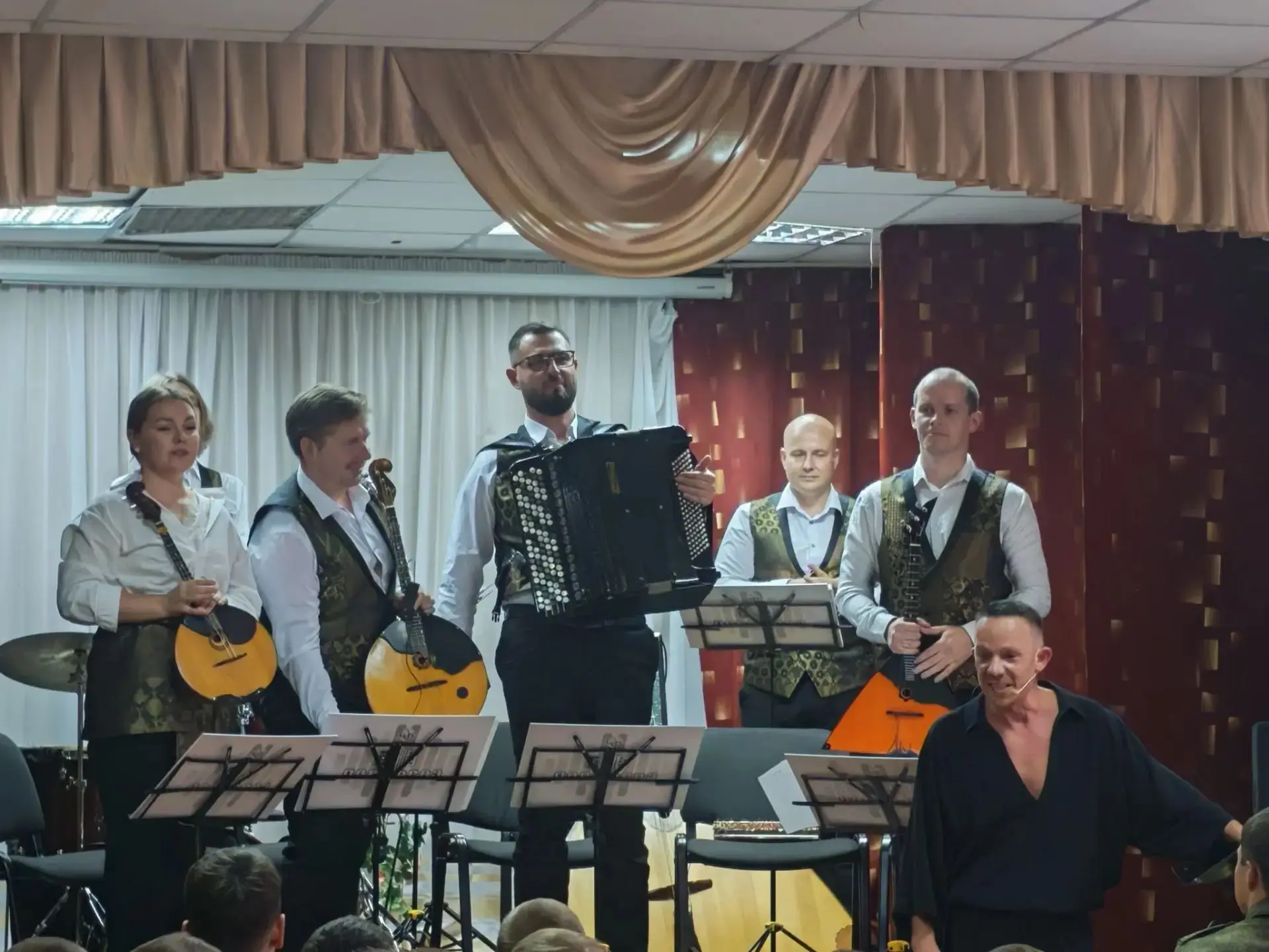 🎭Большая сцена в школьном зале: в ГБОУ СО «СКШ № 1 им. Б.Н. Еремина» выступила Саратов...