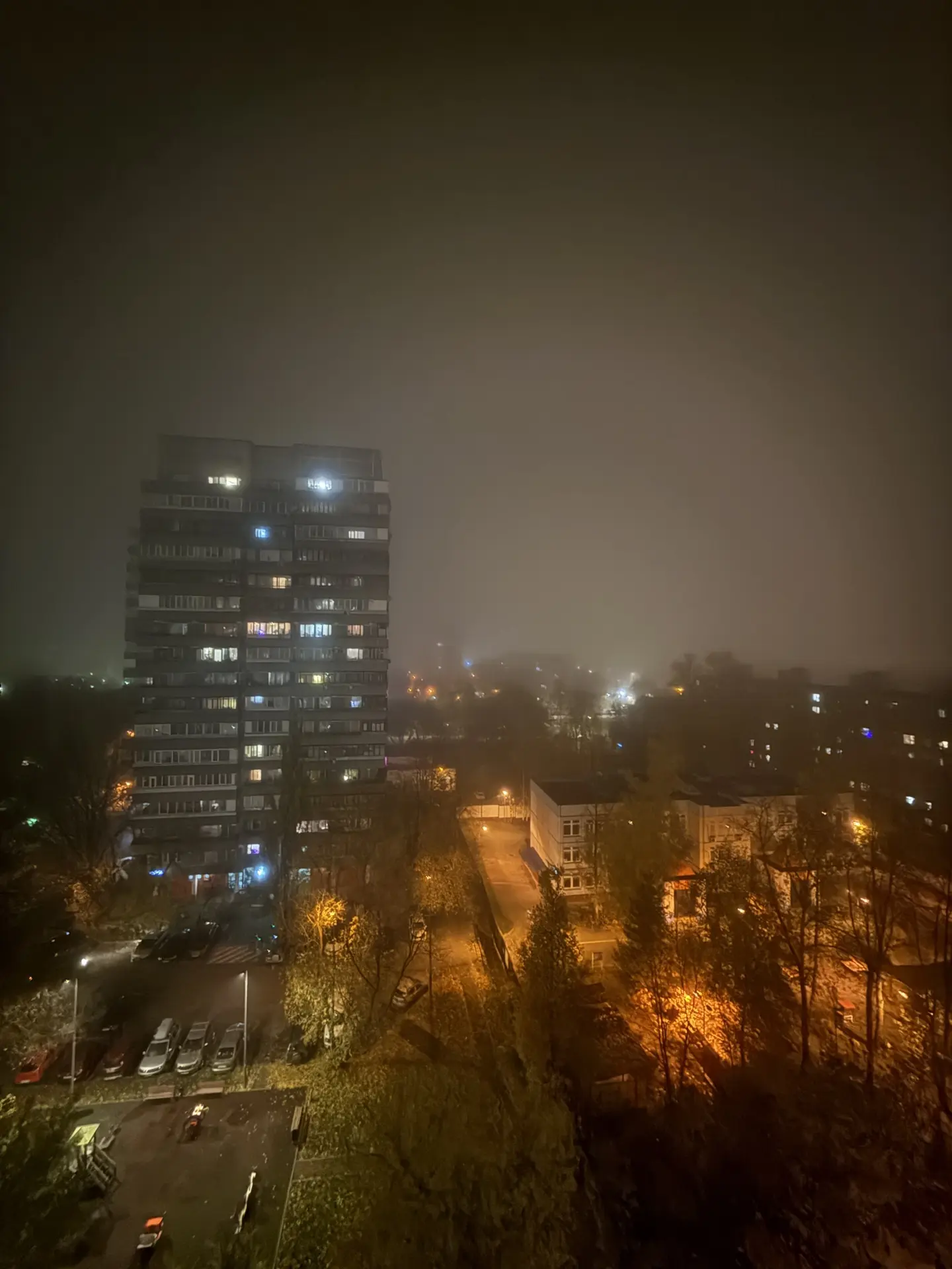 🌁 Ховрино этой ночью окутал густой туман. Красиво, загадочно и немного жутковато… 😶‍🌫️