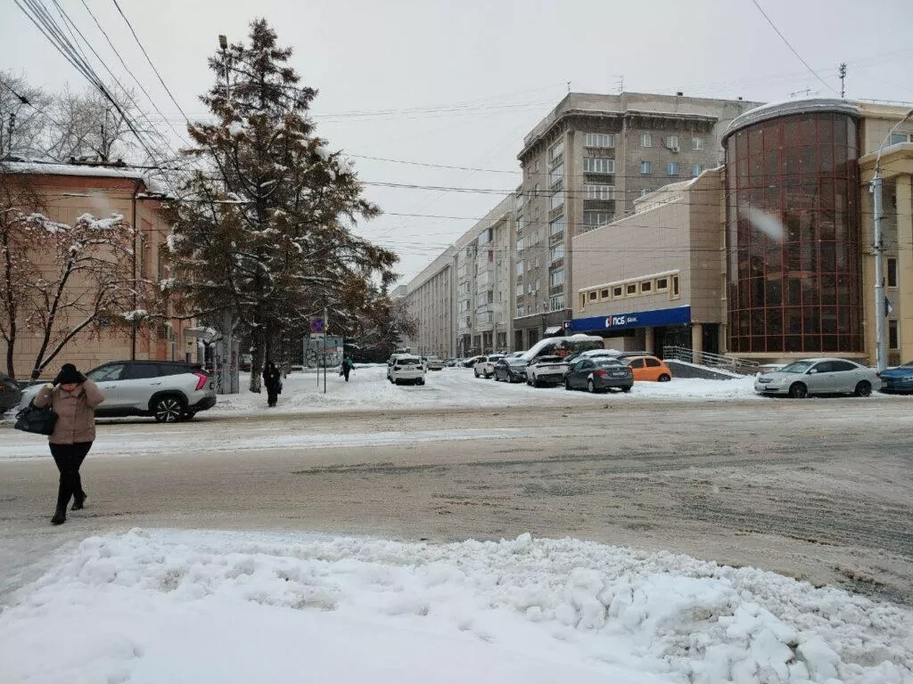 Спасатели предупредили новосибирцев о гололёде на дорогах и тротуарах