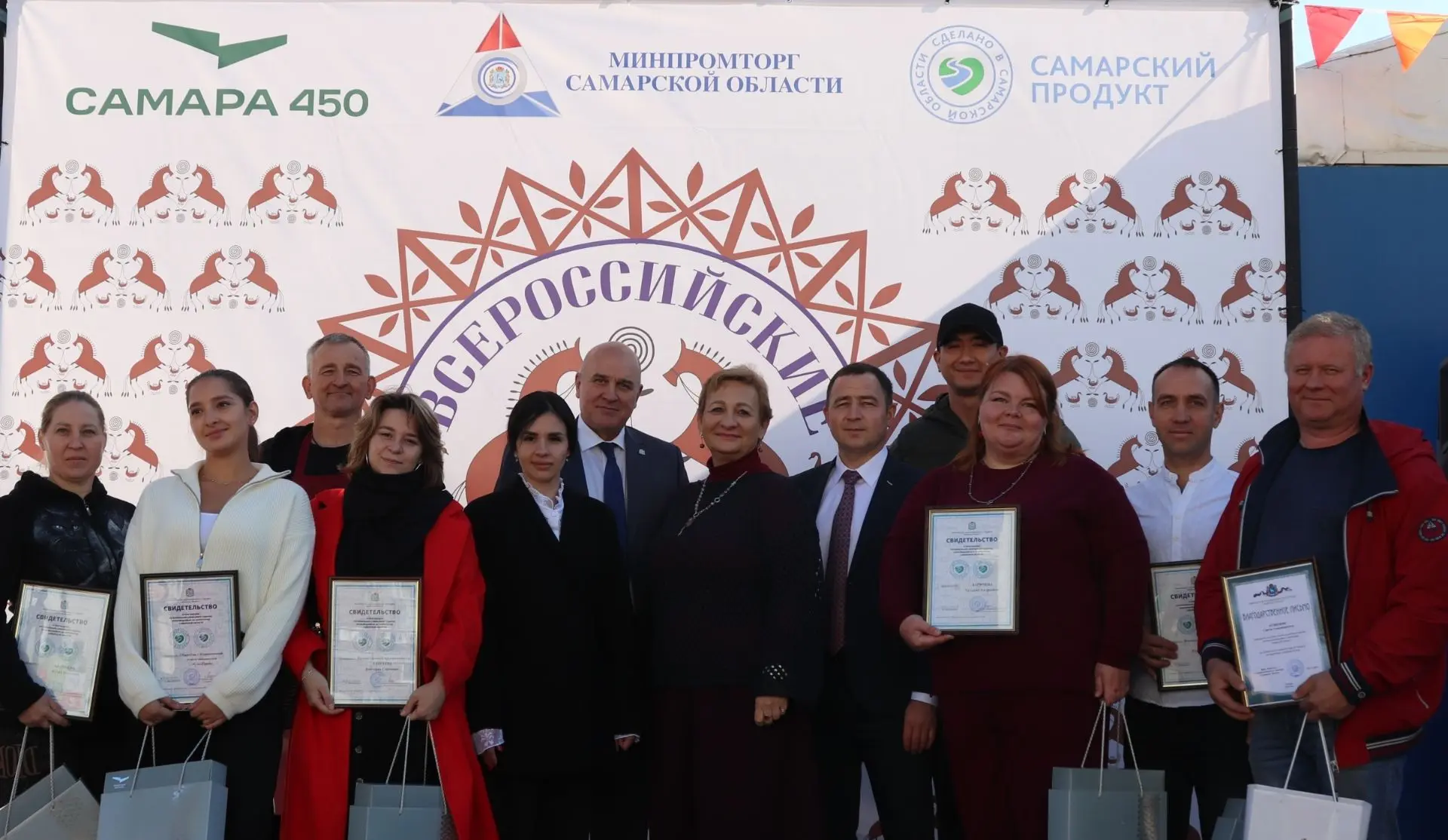 ✨Яркие моменты "Всероссийской ярмарки" в объективе фотокамеры пресс-службы Минпромторга...