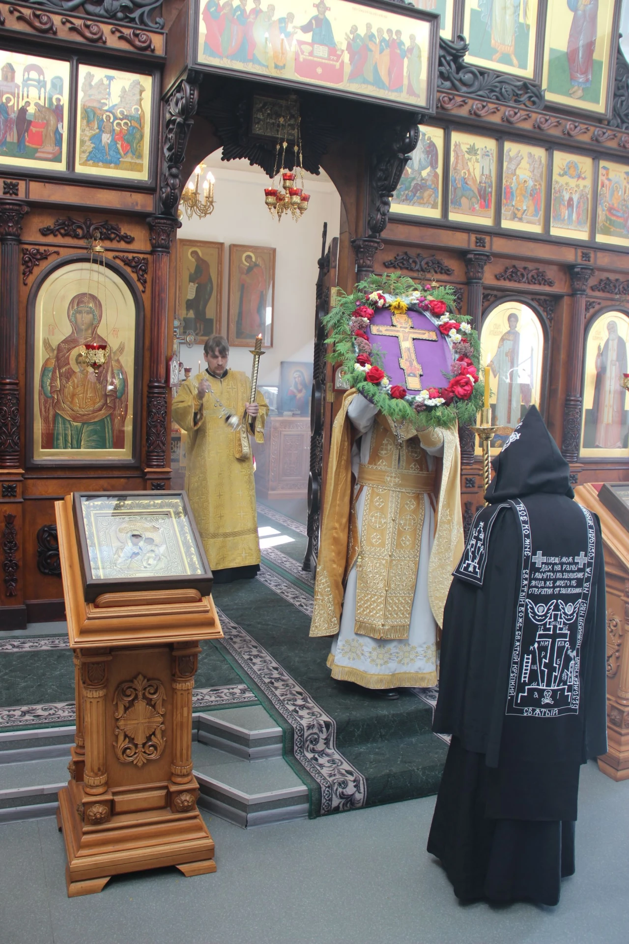 4 октября - Отдание праздника в честь Воздвижения Животворящего Креста Господня.