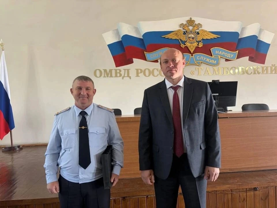 ✅ В ОМВД России «Тамбовский» сотрудников кадрового подразделения поздравили с профессио...