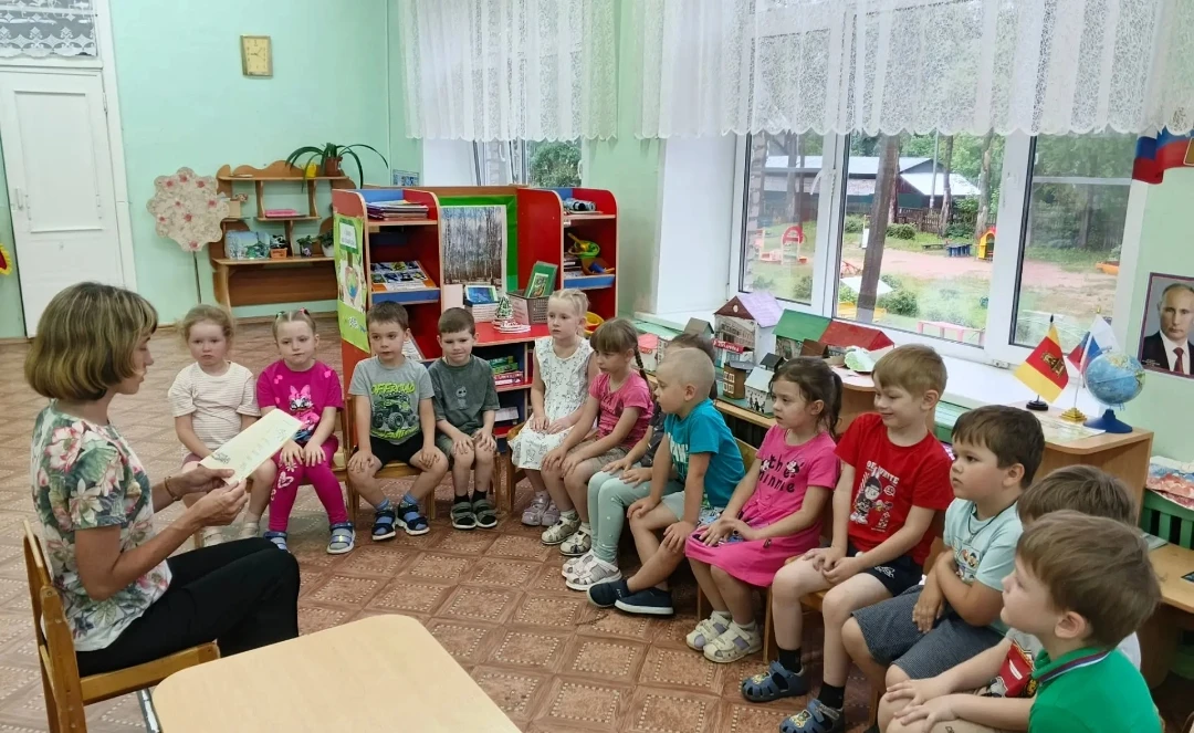 В мире, где мультфильмы и гаджеты стали привычным фоном, бумажная книга кажется чем-то ...