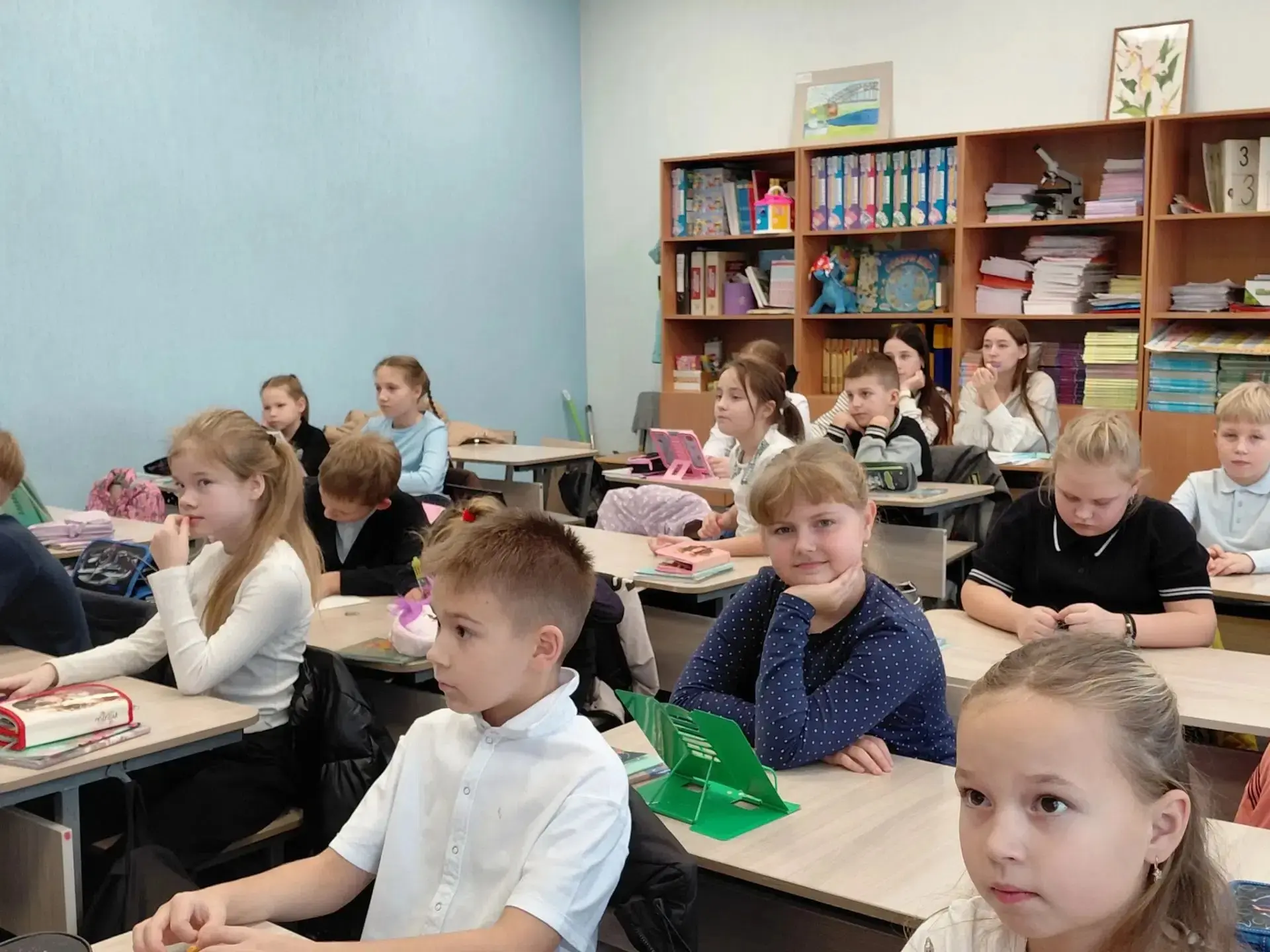 Любовь Владимировна Матвеева, куратор литературного клуба "В гостях у сказки", провела ...