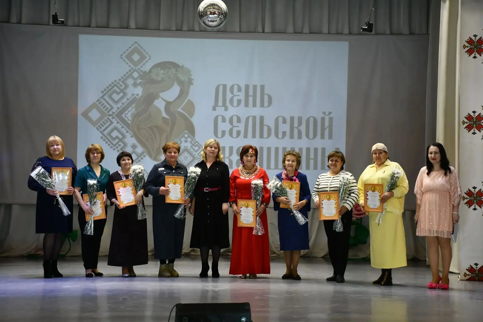 В Шемурше устроили торжество в честь сельских женщин