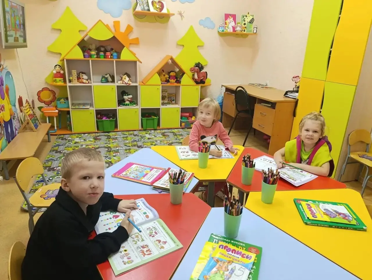 В кабинете детского творчества и подготовки к школе Дома культуры «Кубань» прошла перез...