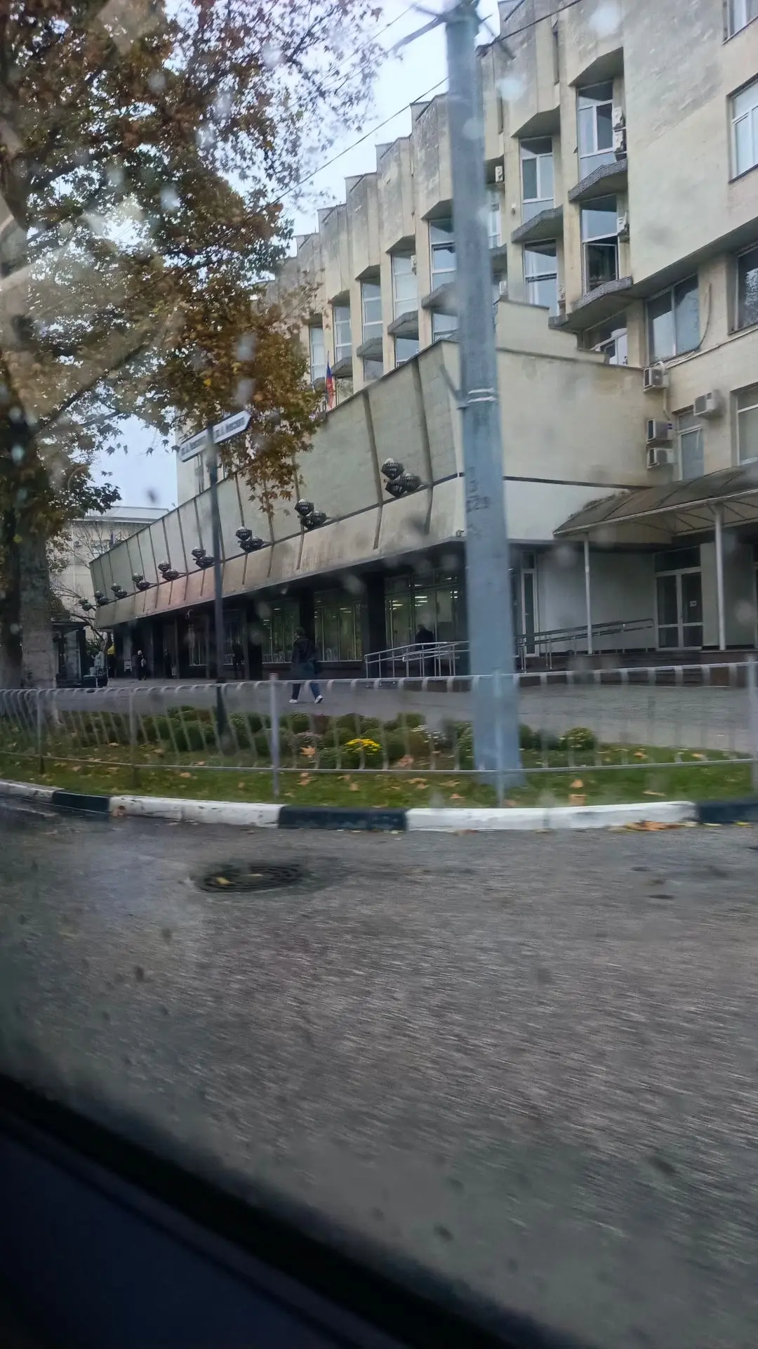 Симферополь сегодня спит... И только самые сильные идут на работу, среди которых я. Одн...