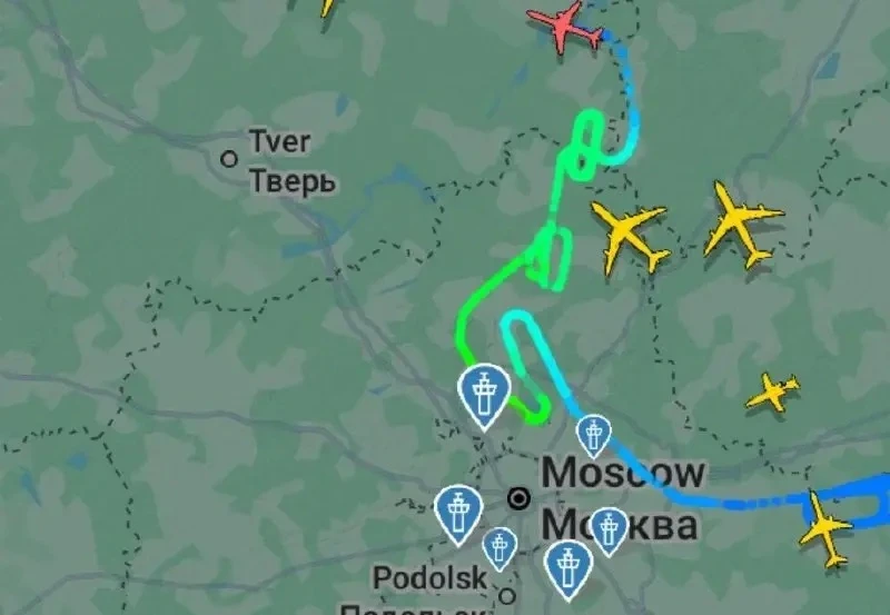 ❗️Путин не может приземлится в Москве из-за массовой атаки БПЛА.
