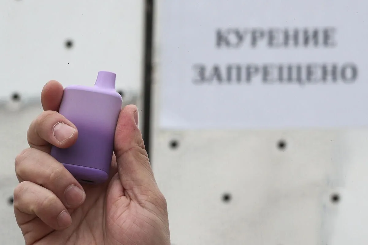 В России предложили запретить продажу вейпов родившимся с 2009 года