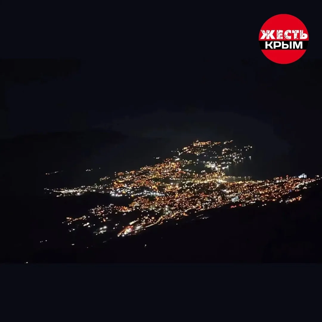Вид с Ай-Петри на Ялту. Крым прекрасен в любое время суток 😍