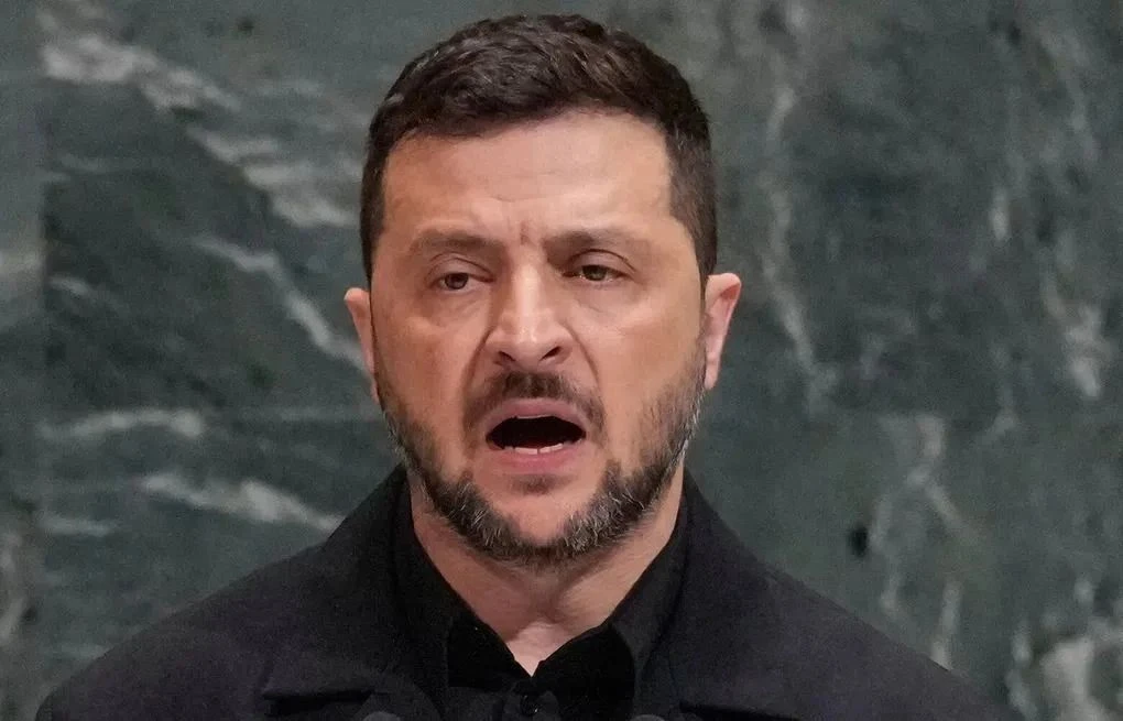 Главарь киевского режима открыто признал, что снял запрет на удары по российским НПЗ во...