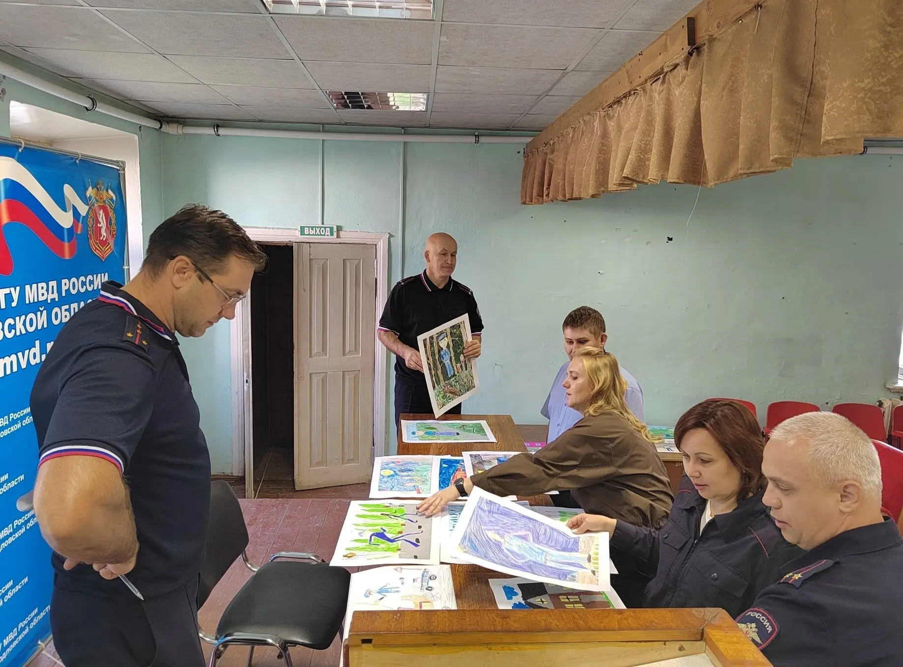 🎉 В Верхотурье подвели итоги районных конкурсов детского рисунка «Полиция: взгляд дете...