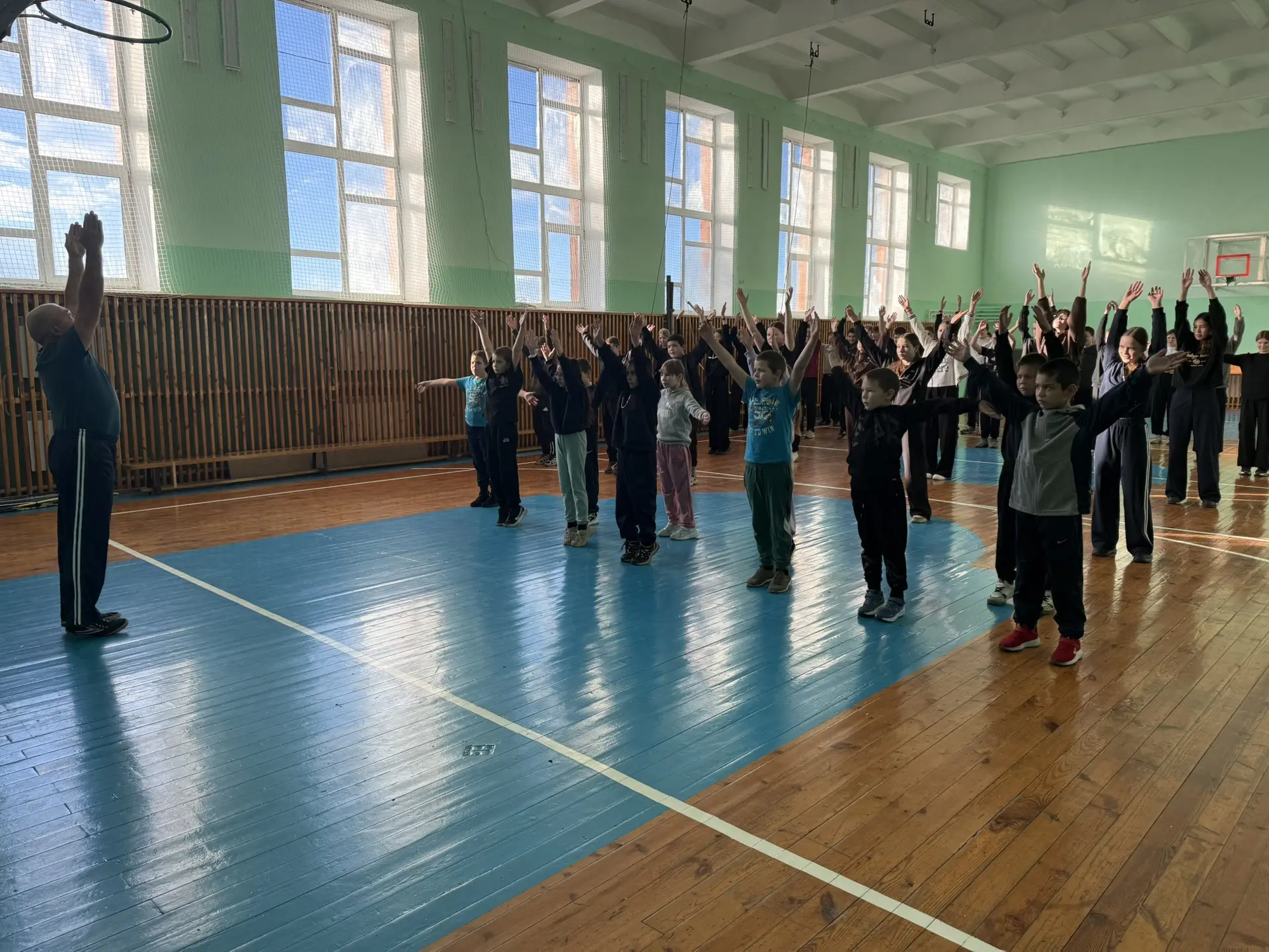☀️ 🤸‍♀️Сегодня в нашей школе прошел День здоровья.  Утро началось с бодрой зарядки — в...