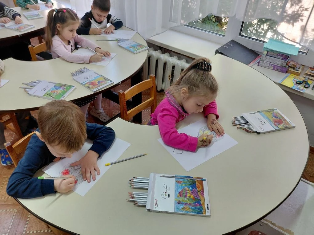 🖌 «Стань мастером Хохломы»: занятие в средней группе «Рябинка» 🖌
