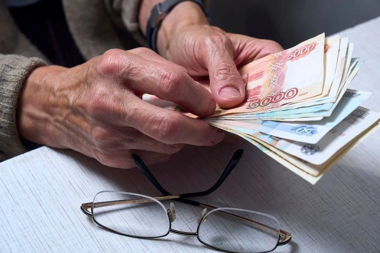 Пенсионер из Москвы отдал мошенникам 27 млн рублей, продав гараж и машину