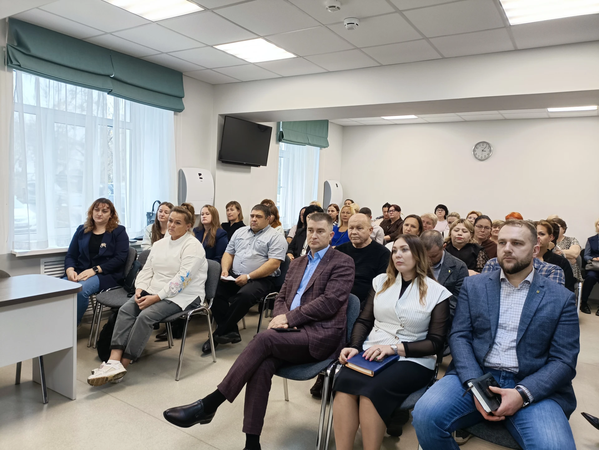 сегда успевает.