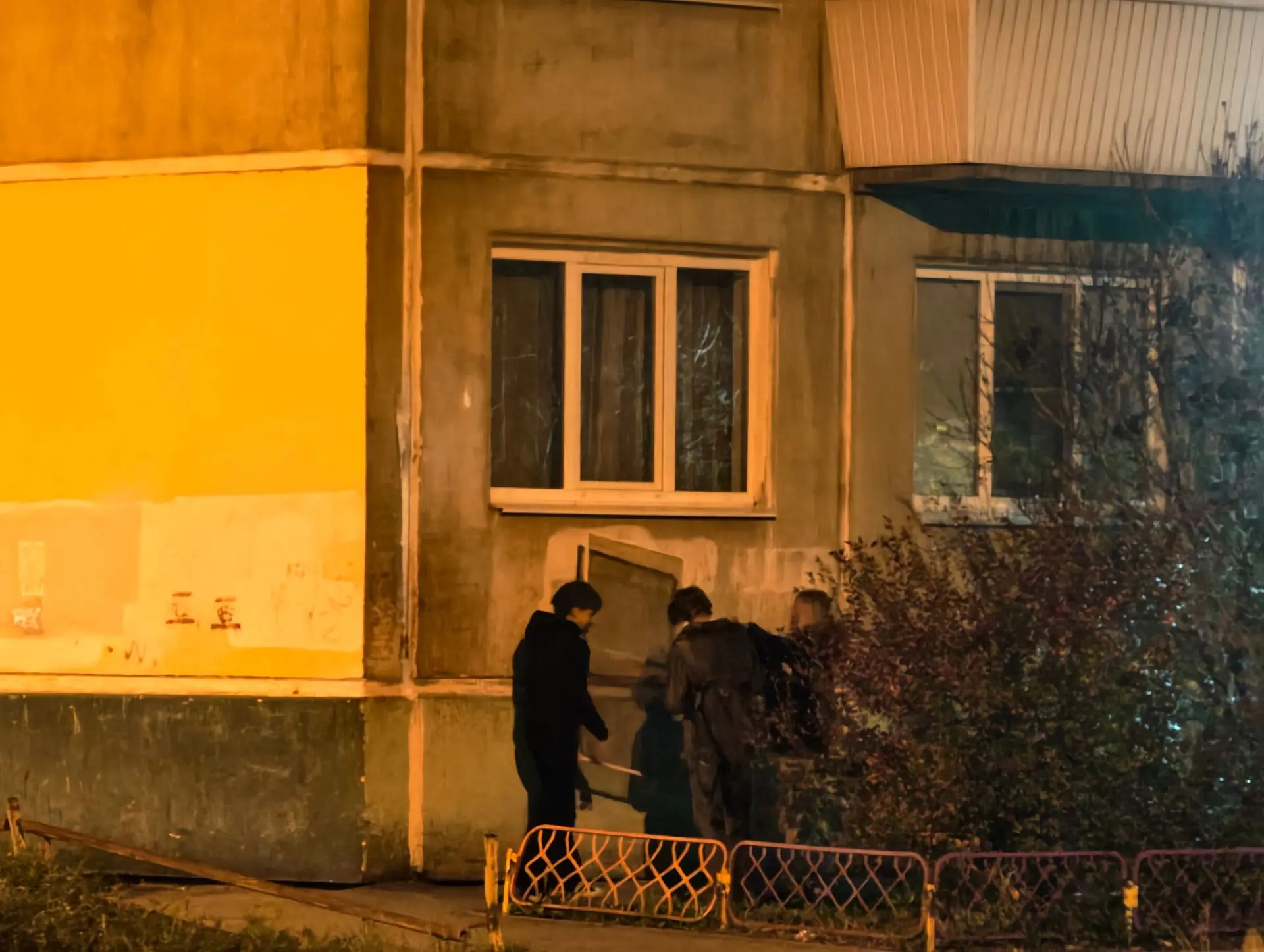 В пятницу Каменск гуляет. В Красногорке вечером через каждые 100 метров что-то происход...
