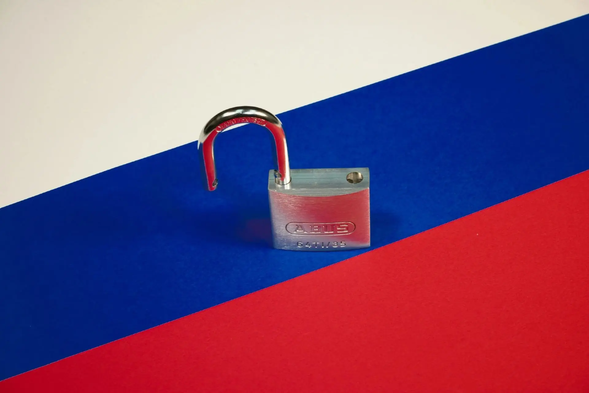 Евросоюз ввел санкции против четырех руководителей и восьми предприятий Кировской области.