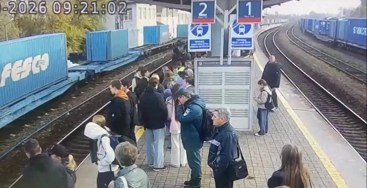 Подросток упал на рельсы