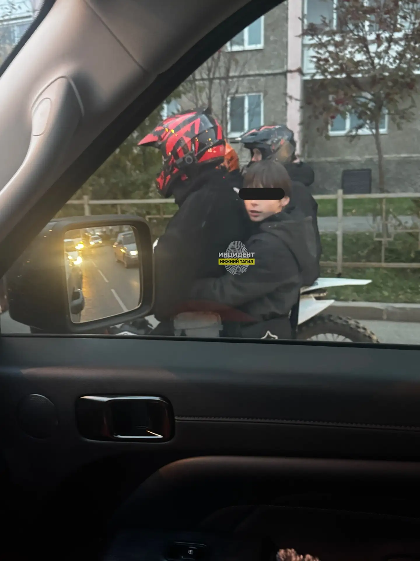 ⭕ «Возомнили себя бессмертными»: на Уральском проспекте молодёжь гоняет на питбайках по...