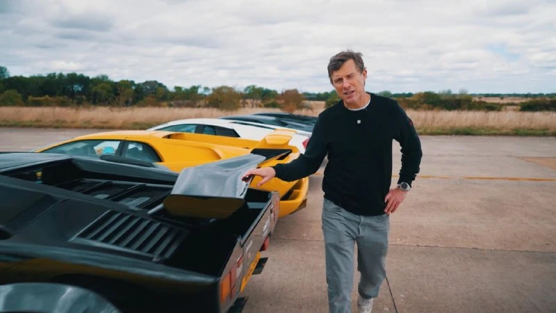 Старый бык борозды не портит — шесть поколений Lamborghini с V12 встретились на трассе 😘