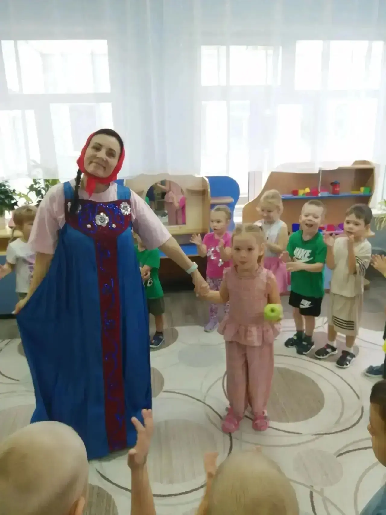 Сегодня в 8 группе прошло развлечение «Яблочные забавы с Машенькой» 🍎🍏