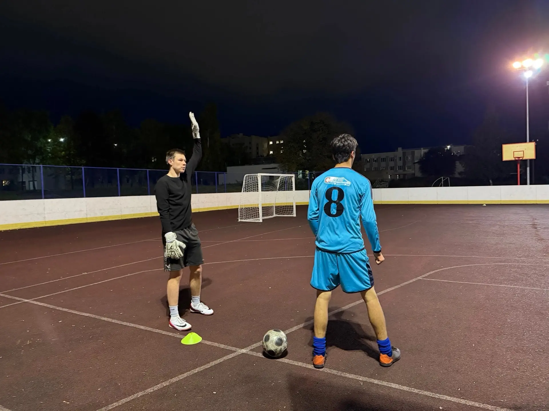 ⚽️🤍 Сегодня на хоккейной коробке «Меридиан» прошли захватывающие игры по футболу на Ку...