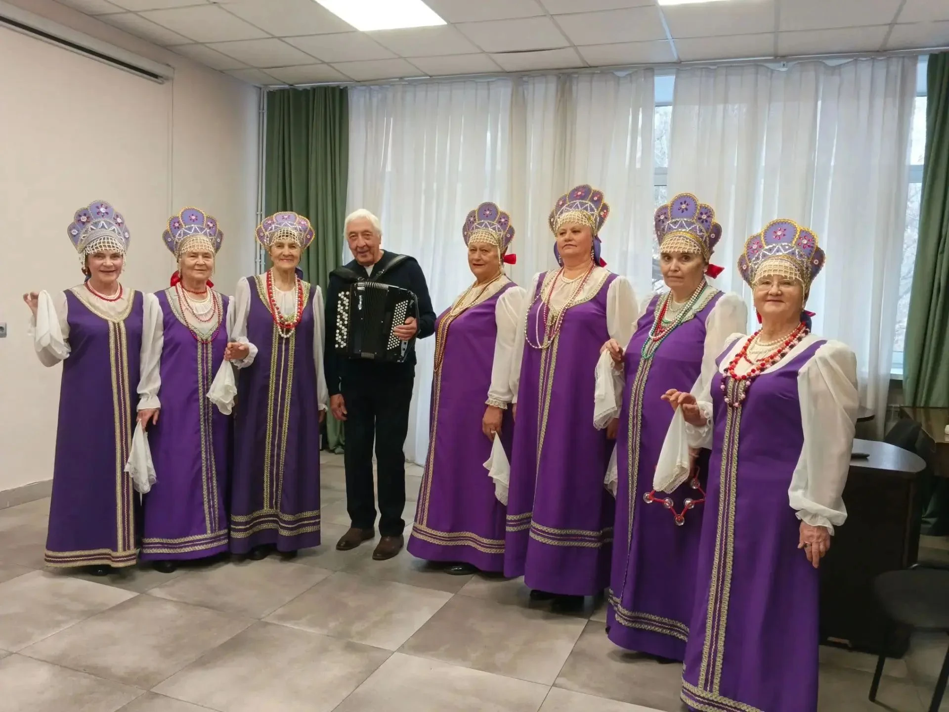 🎶 Хор «Сибирские напевы» ТОСа «Баумана» выступил с праздничным концертом.