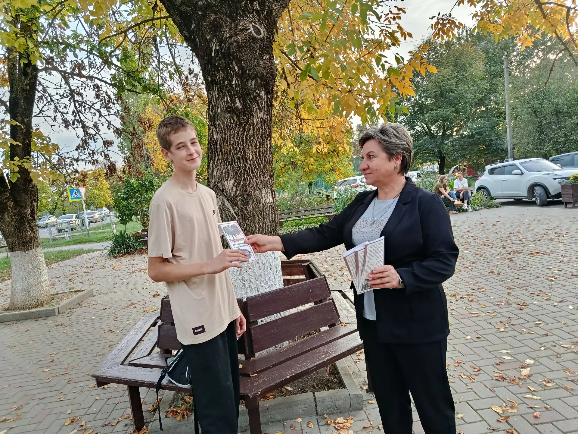 Сегодня прошла акция с раздачей буклетов "Мы против террора".