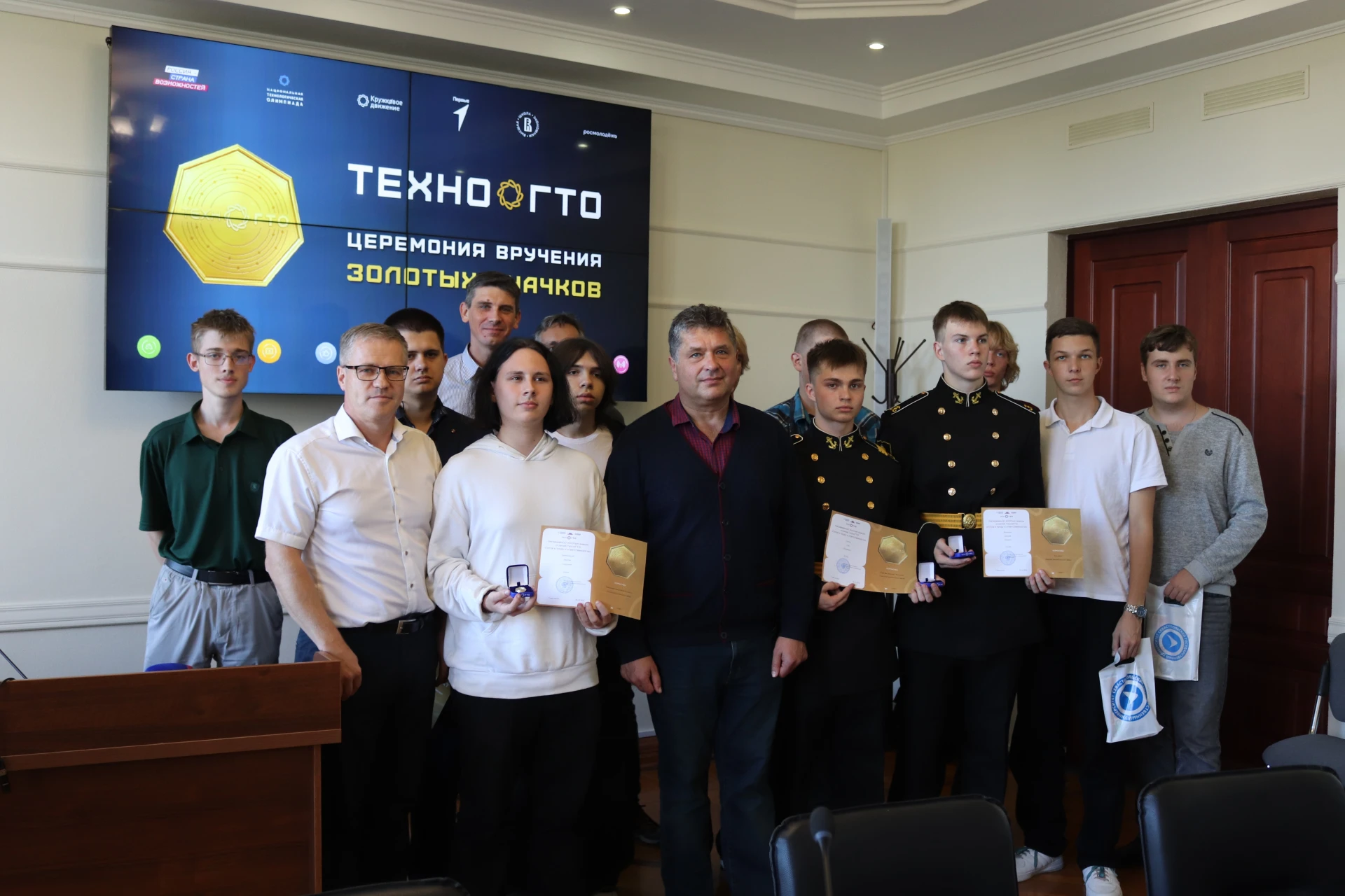В СевГУ впервые вручили золотые значки «ТехноГТО»