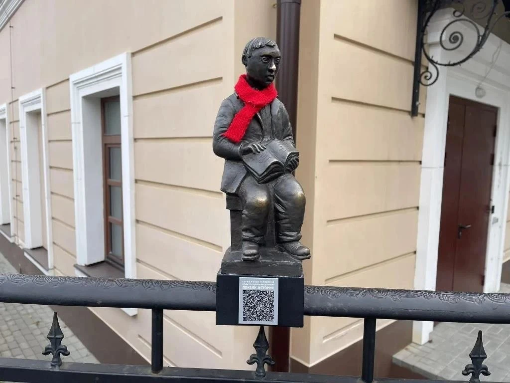 Жители Пензы начали вязать теплые шарфы для новых арт-объектов — скульптур под название...