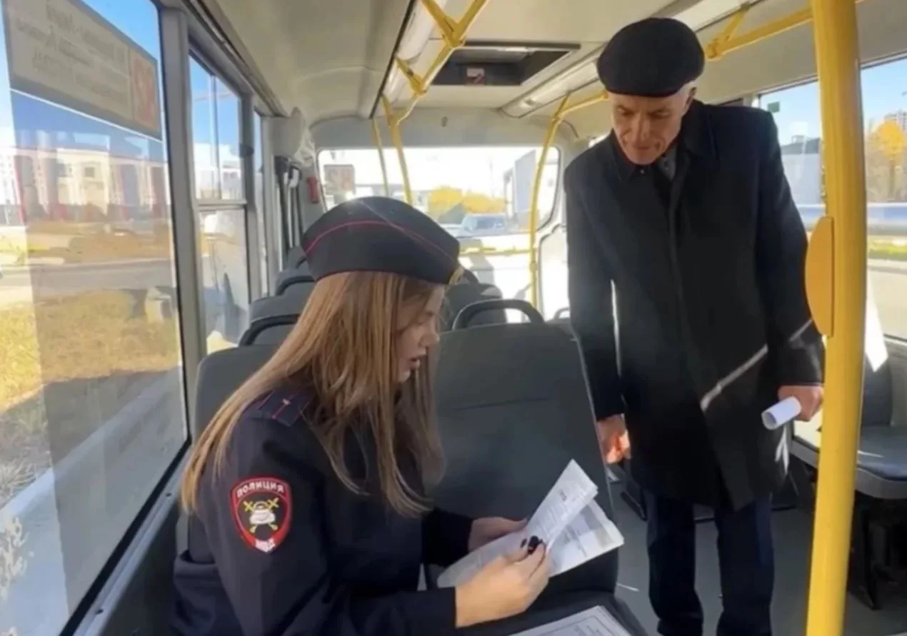 Автобусы в Хабаровске начали проверять перед наступлением зимних холодов.