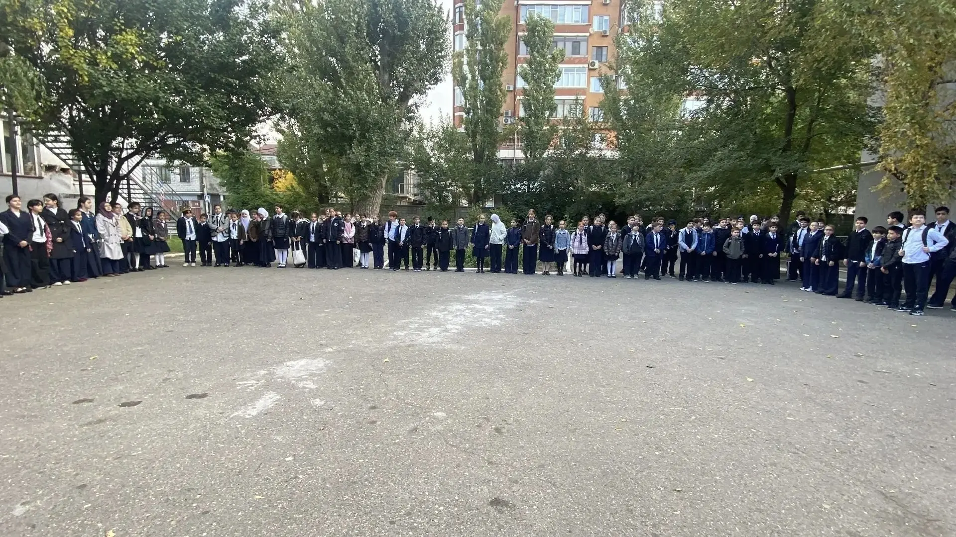 Поднятие флага.