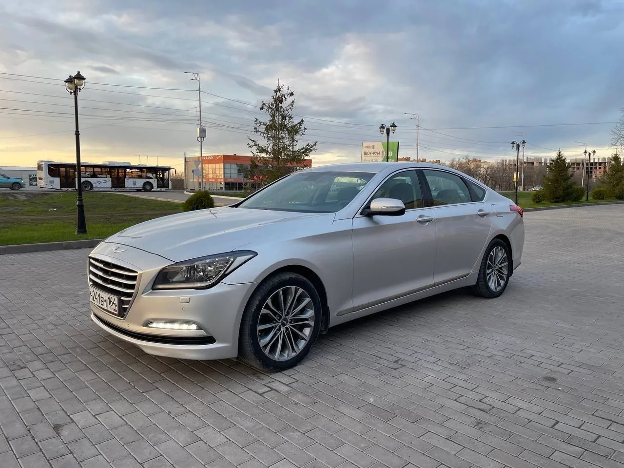 Продам Hyundai Genesis 2015 года. Движок 3.0 атмосфера 249 лс. Полный привод.
