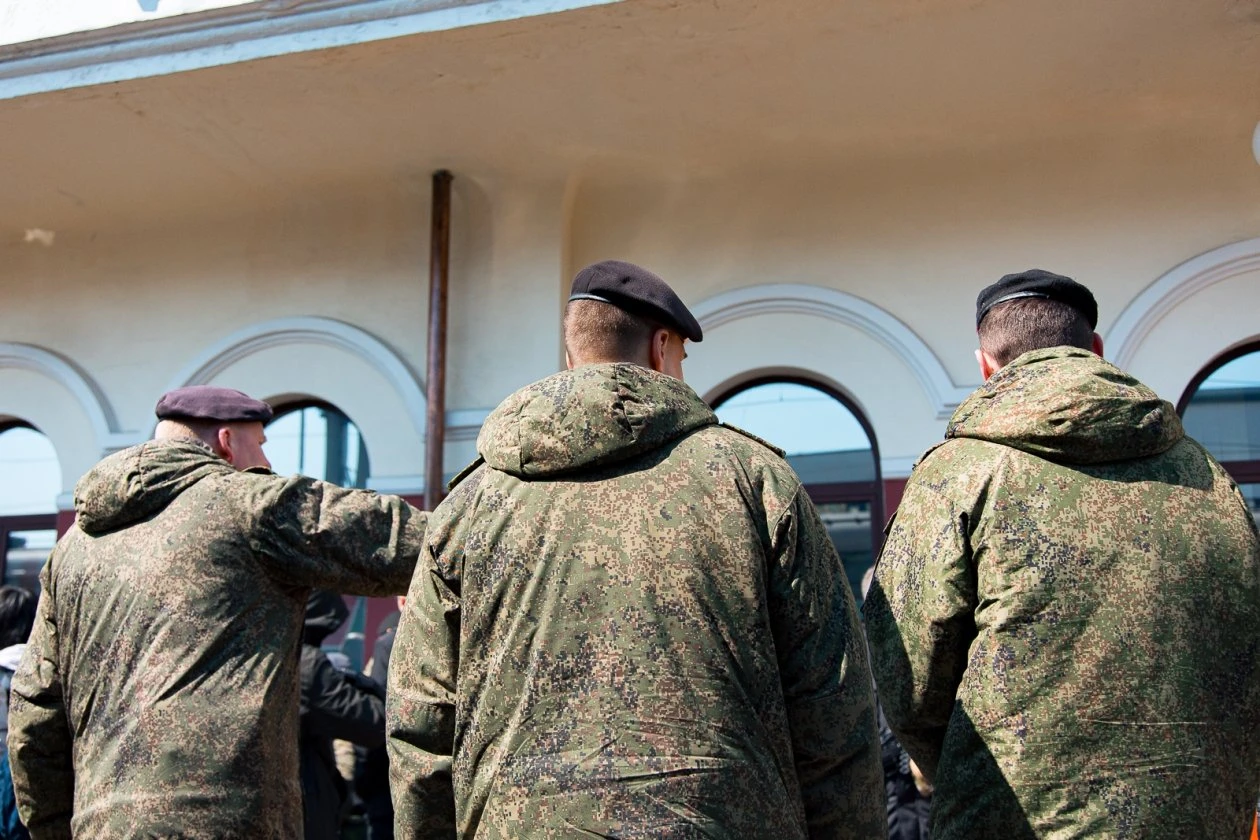 В Ангарске проводили на срочную службу первых осенних новобранцев