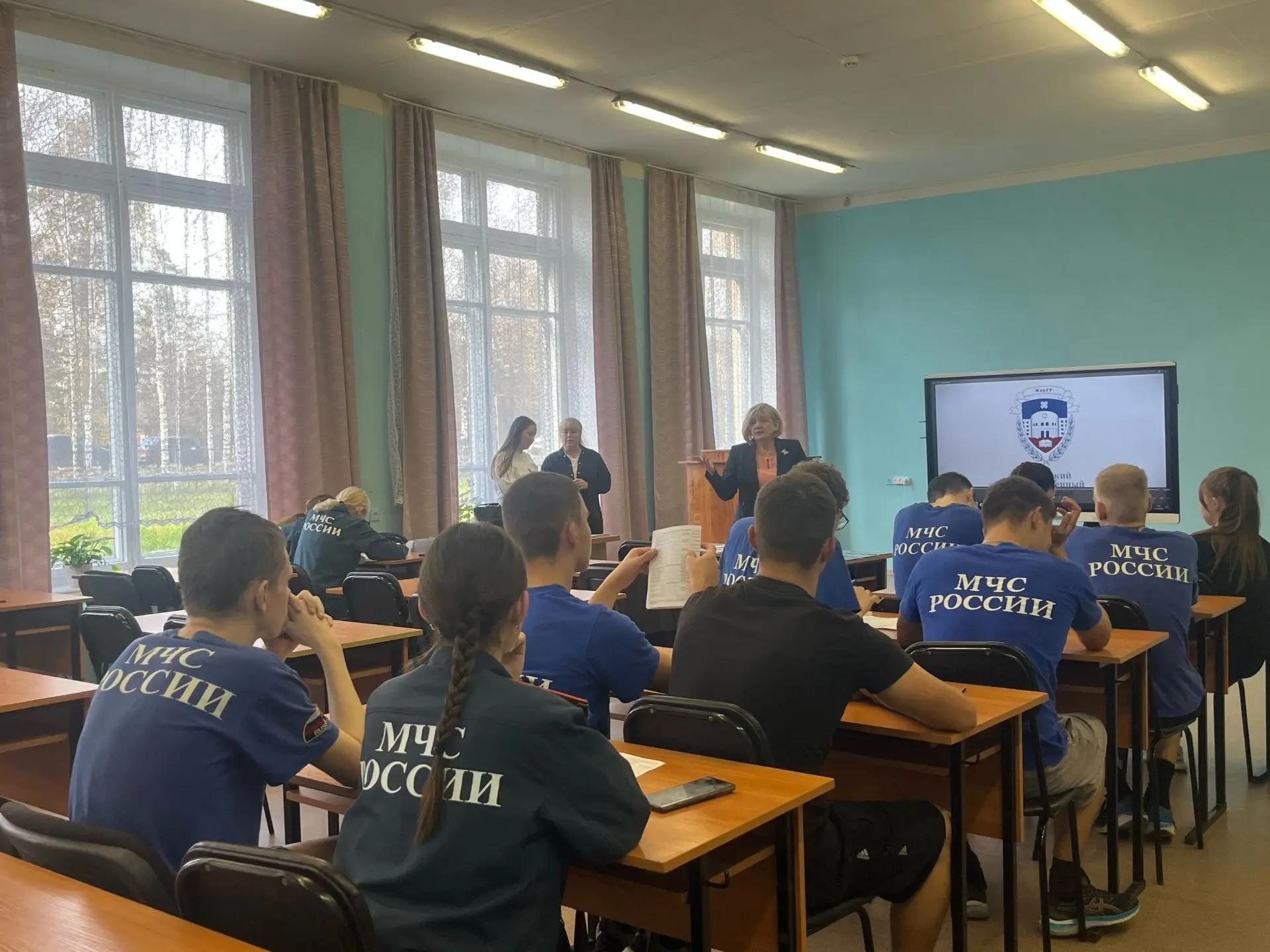 В отделении м. Знаменка ЯТТ состоялась встреча студентов выпускных курсов с представите...