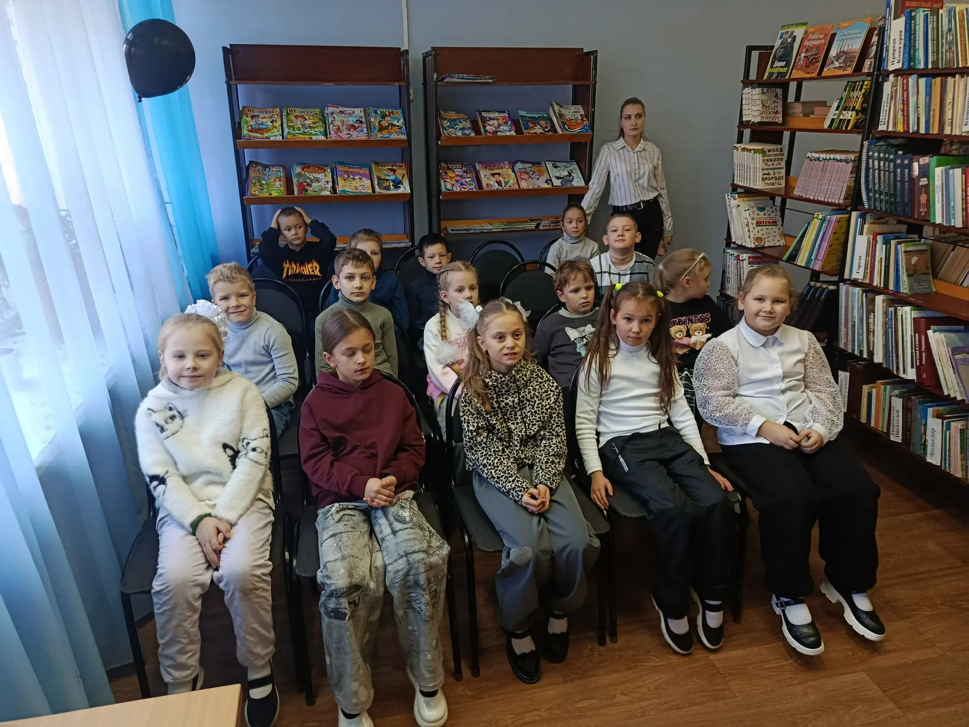 Учащиеся 2 «Б» класса посетили детскую библиотеку и приняли участие в виртуальной экску...