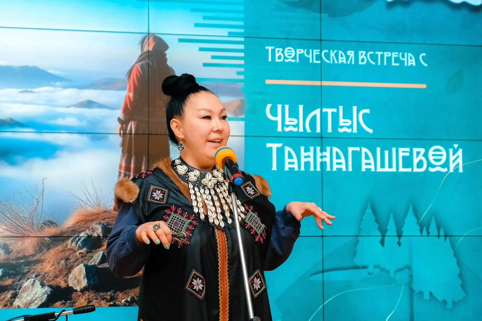 Варган, голоса животных и этно-мотивы: делимся кадрами с творческой встречи с невероятн...