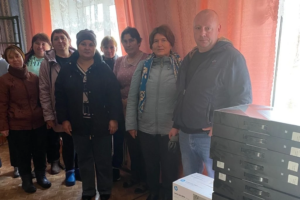 💻 Владимир Попов помог в организации учебы в селе, где недавно сгорела школа