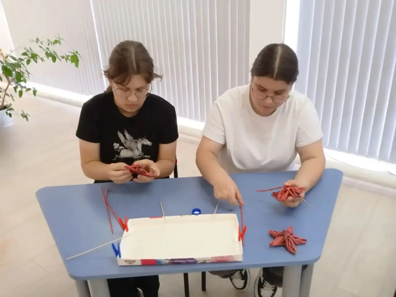 🏫В суете учебных будней так важно находить время для созидания! Наши ученики из 8 «В» ...