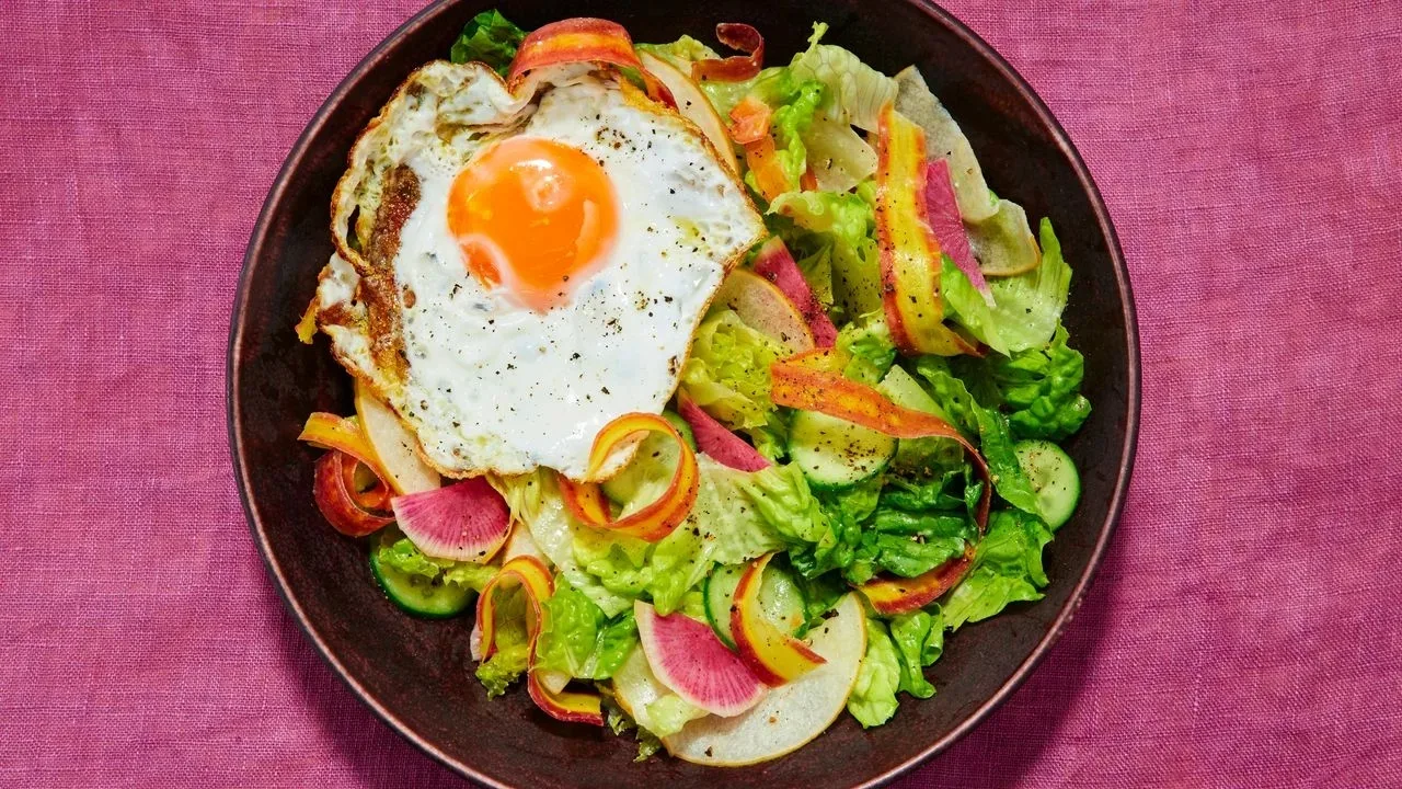 🥗 Хрустящий салат с мисо-кленовой заправкой