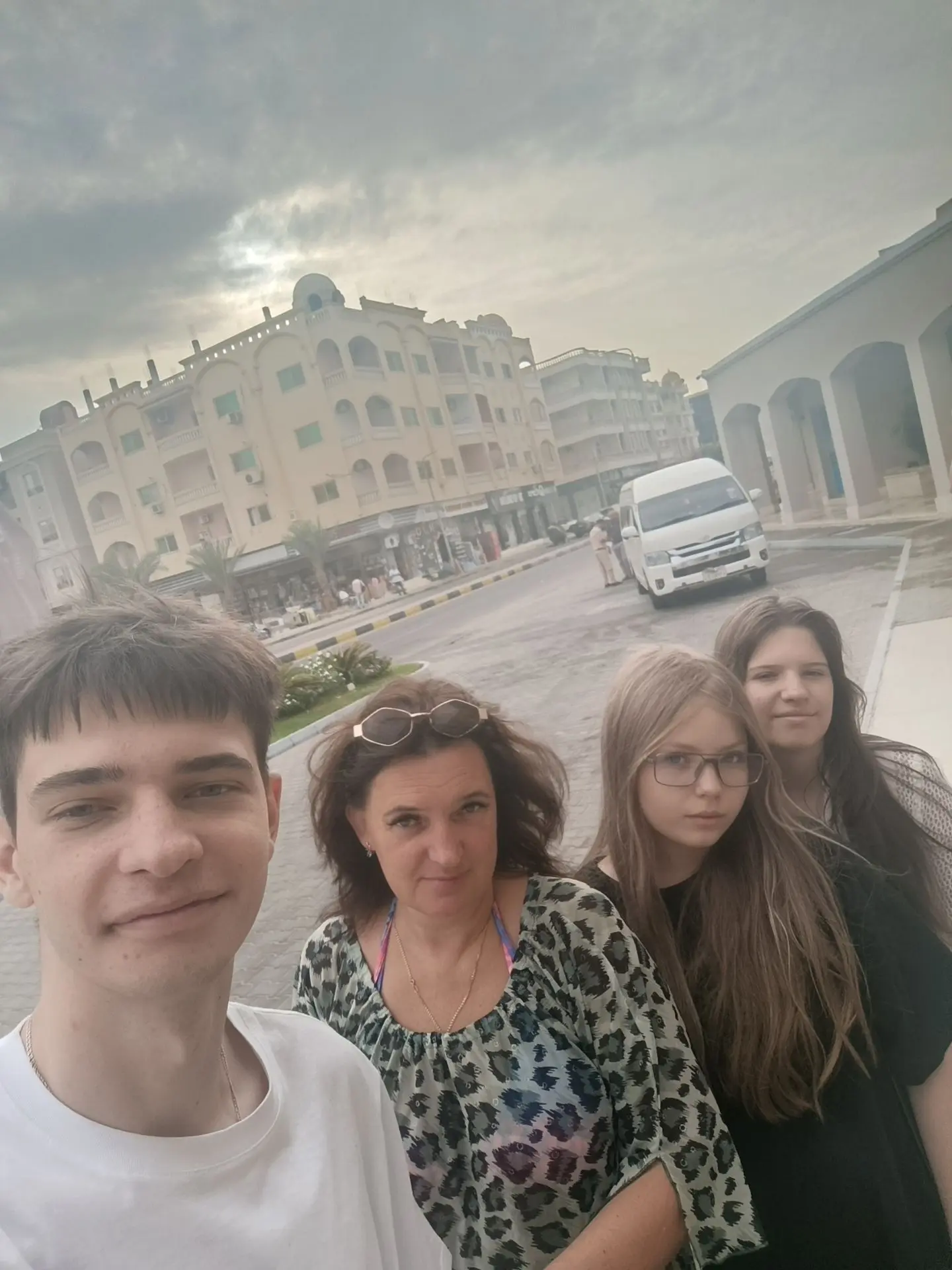 А что делать тем, кто решил прожить в Египте более 90 суток?