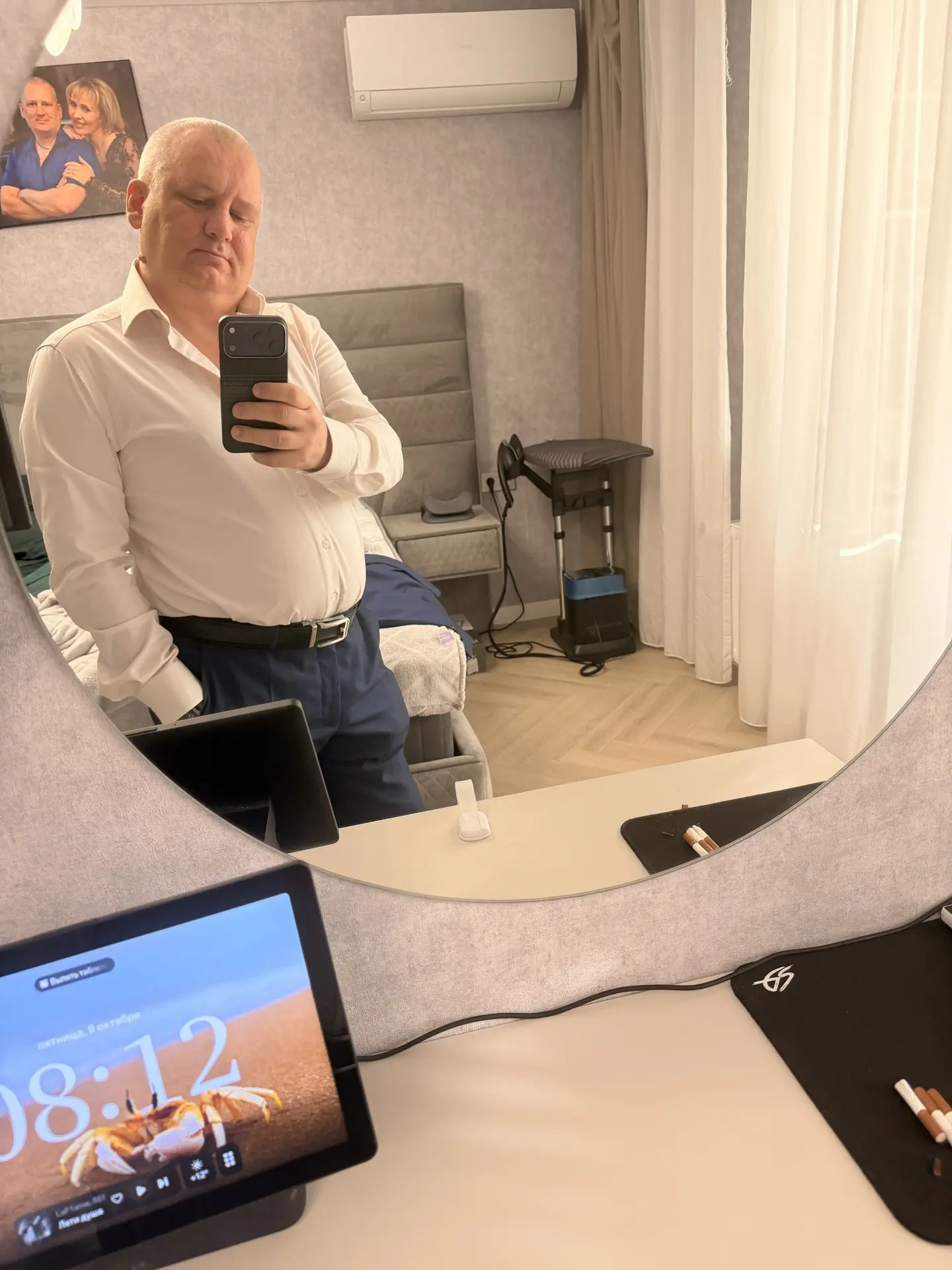 Я сегодня залез ещё в одну свою рубашку , которая не сходилась на пузе .