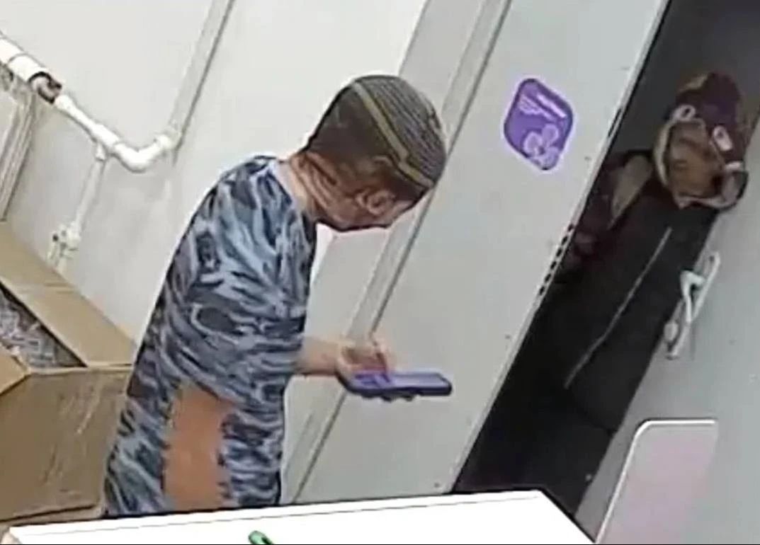 🚓 В Орле двое мужчин в масках обчистили пункт выдачи Wildberries