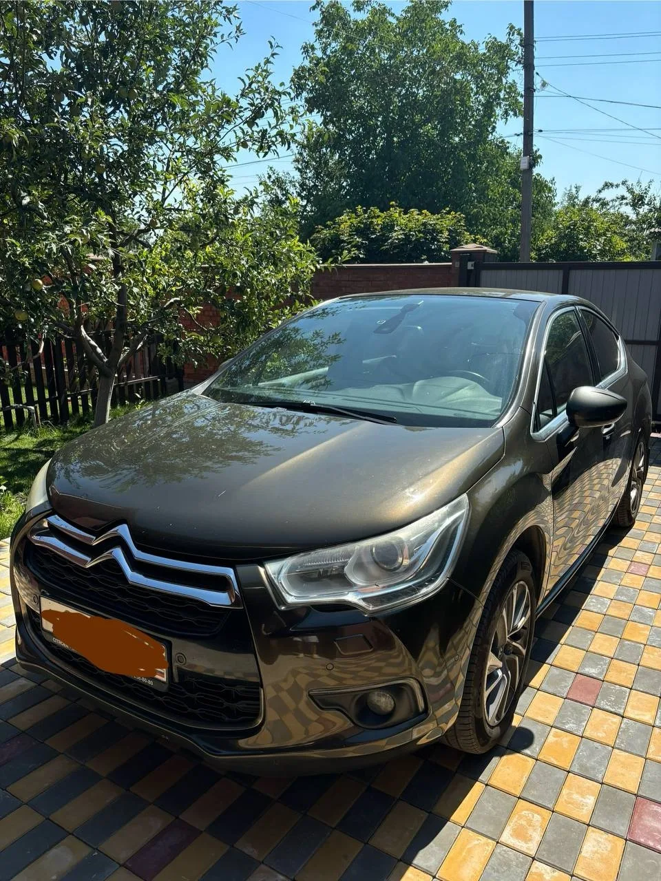 Продаю Citroen DS4 2013 года, 1.6 турбо, 150 л.с. в максимальной комплектации Sport Chic.