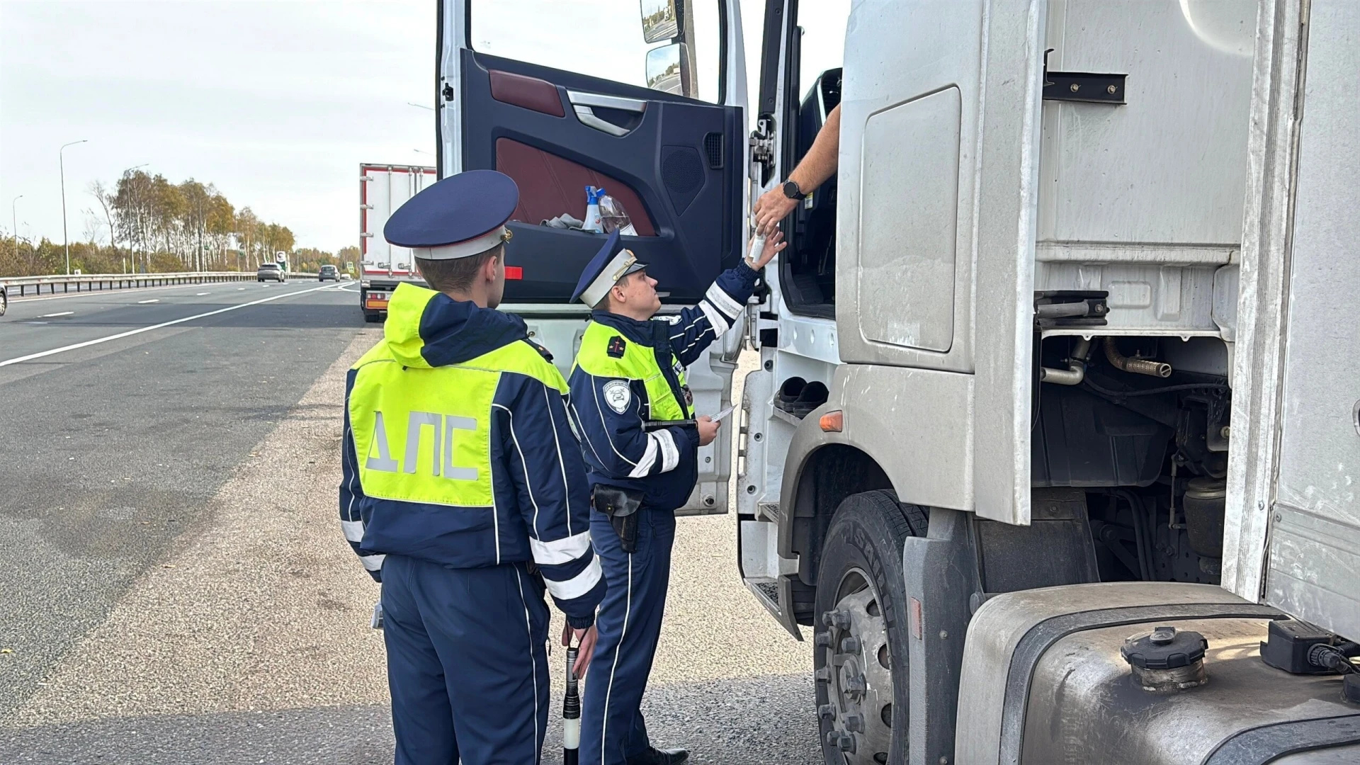 🚔 В Ковровском округе сотрудники отделения Госавтоинспекции напомнили водителям-дально...