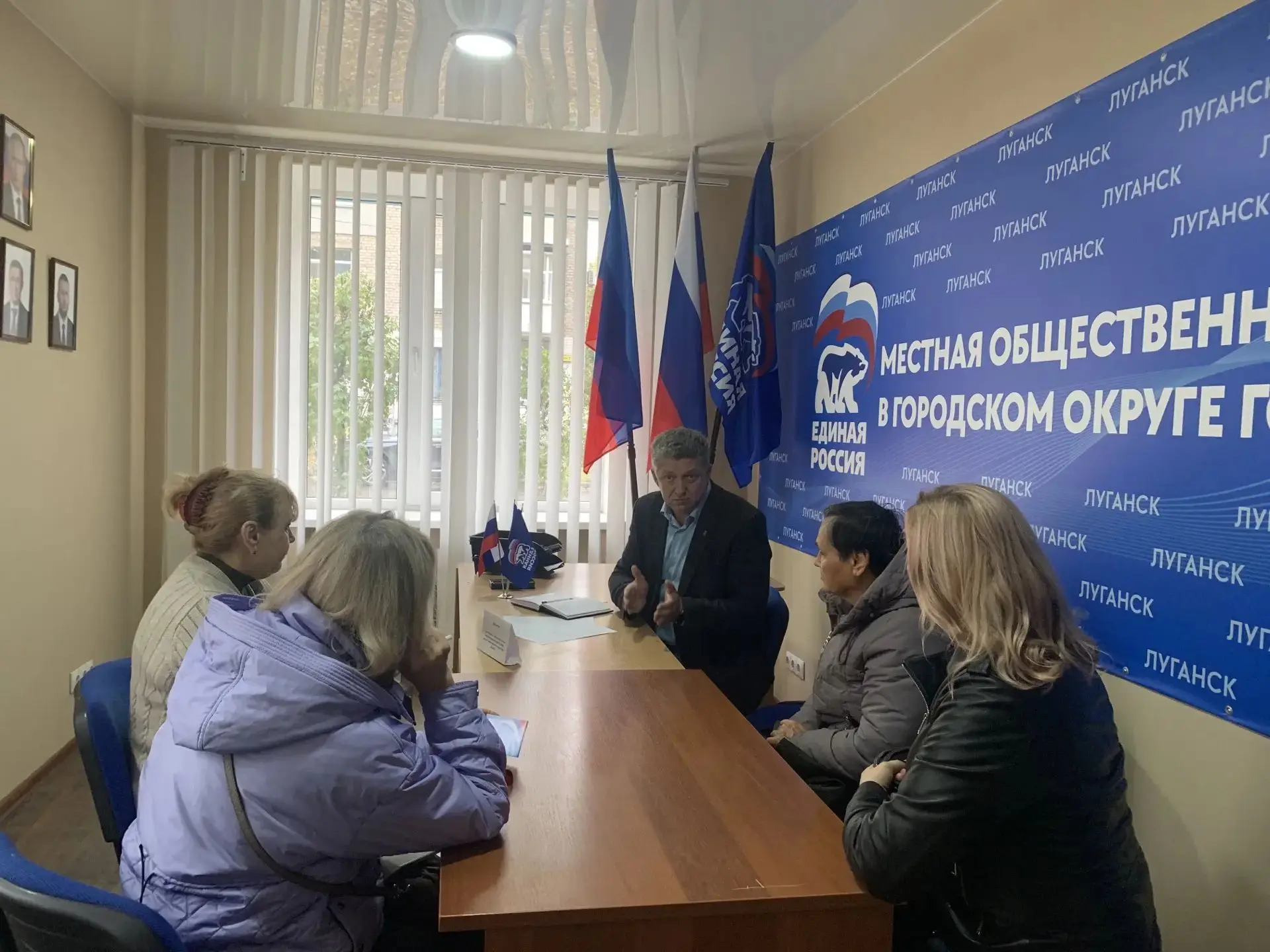 В местной общественной приёмной в городском округе город Луганск продолжаются приёмы гр...