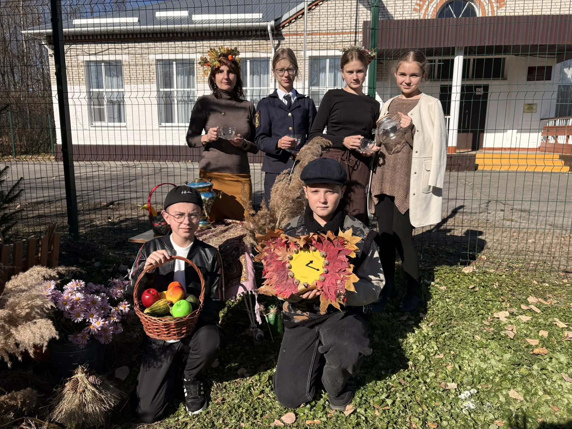 Осень в объективе: спасибо родительскому комитету за волшебную фотозону! 🍁📸