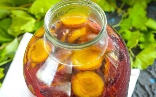 КОМПОТ ИЗ ВИНОГРАДА И СЛИВ